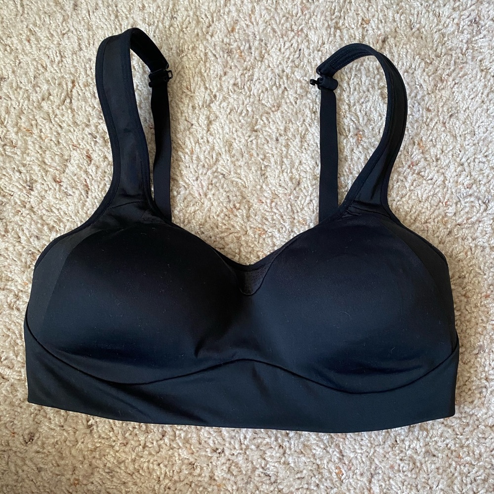 Black sports bra